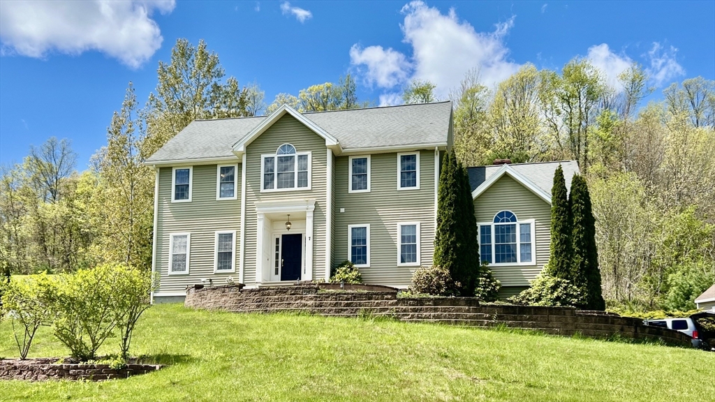 7 Deer Run, Charlton, Massachusetts, 4 Bedrooms Bedrooms, 9 Rooms Rooms,2.5 BathroomsBathrooms,Residential,For Sale,Deer Run,73523854