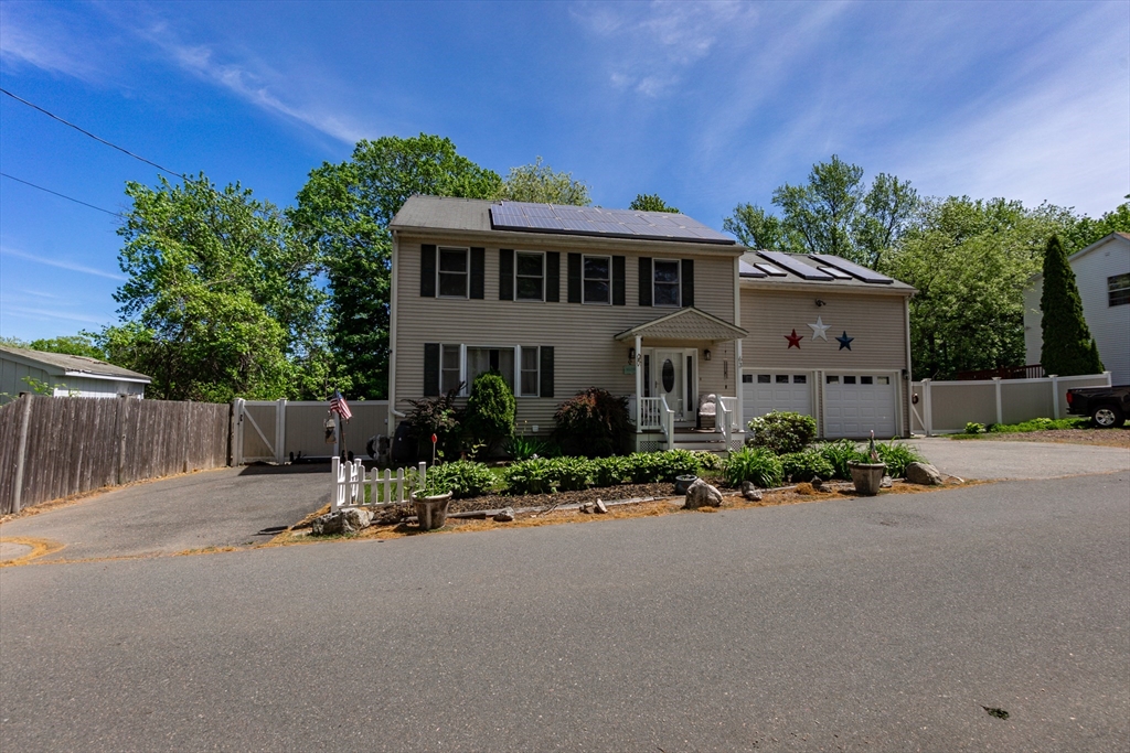 63 Bow St, Saugus, Massachusetts, 4 Bedrooms Bedrooms, 8 Rooms Rooms,3.5 BathroomsBathrooms,Residential,For Sale,Bow St,73523864