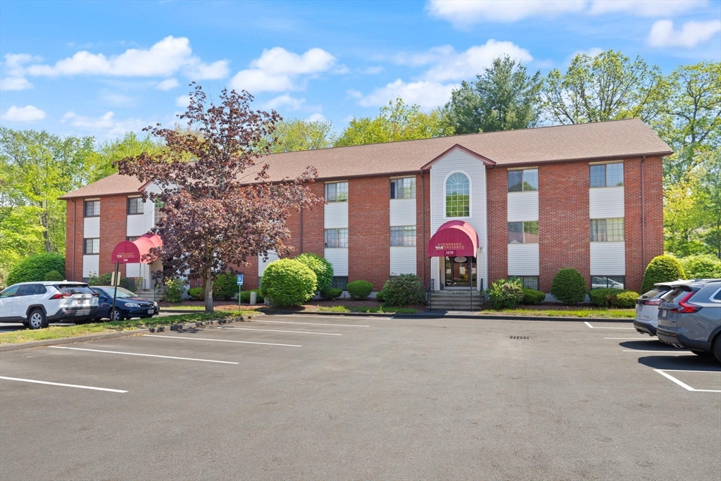 1510 Skyline Dr, Lowell, Massachusetts, 2 Bedrooms Bedrooms, 4 Rooms Rooms,1 BathroomBathrooms,Residential,For Sale,Skyline Dr,73523876
