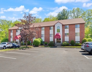 1510 Skyline Dr, Lowell, Massachusetts, 2 Bedrooms Bedrooms, 4 Rooms Rooms,1 BathroomBathrooms,Residential,For Sale,Skyline Dr,73523876