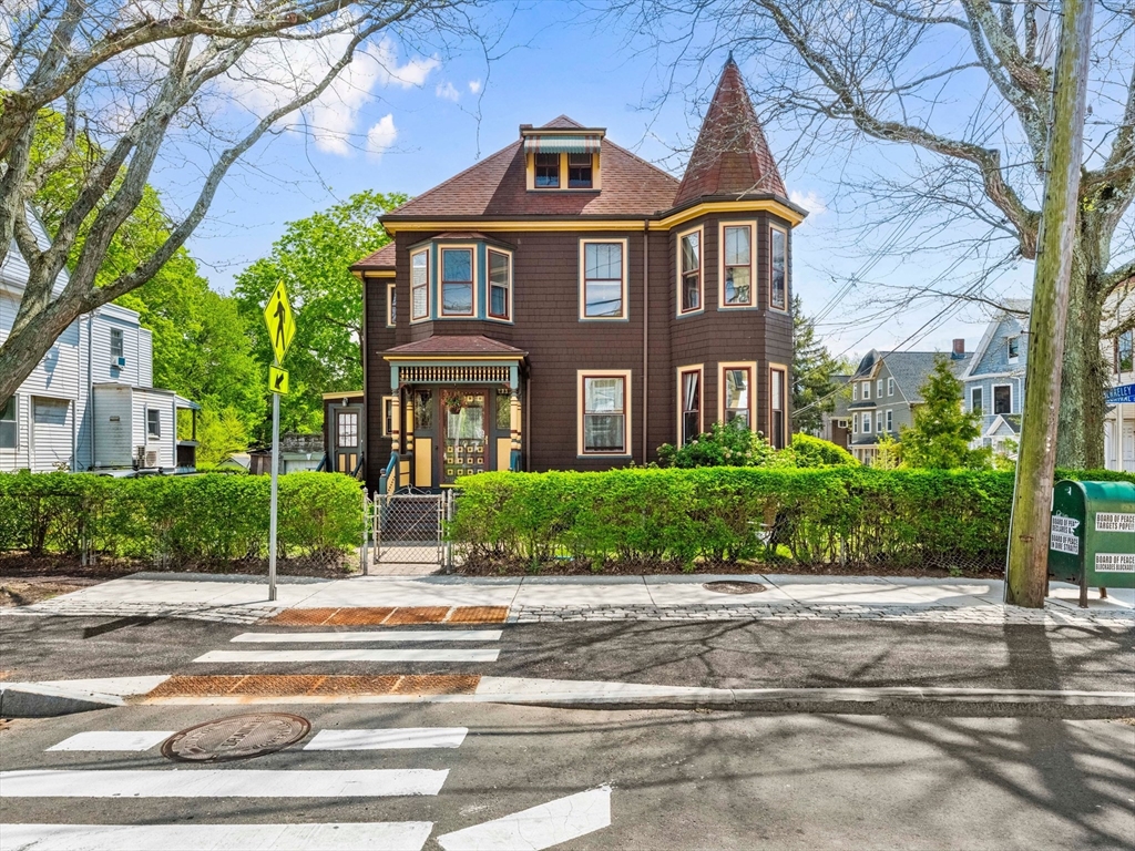61 Central St, Somerville, Massachusetts, 8 Bedrooms Bedrooms, 16 Rooms Rooms,3 BathroomsBathrooms,Residential Income,For Sale,Central St,73523104