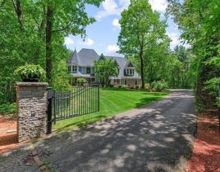 11 Windsor Dr, Foxboro, Massachusetts, 4 Bedrooms Bedrooms, 11 Rooms Rooms,3.5 BathroomsBathrooms,Residential,For Sale,Windsor Dr,73523830