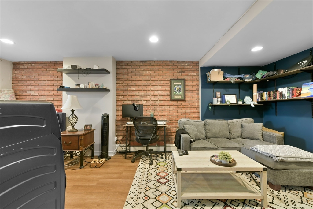 164 F St, Boston, Massachusetts, 2 Rooms Rooms,1 BathroomBathrooms,Residential,For Sale,F St,73523702