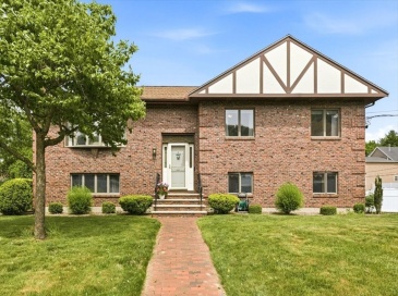 27 Feeney Road, Norwood, Massachusetts, 4 Bedrooms Bedrooms, 7 Rooms Rooms,3 BathroomsBathrooms,Residential,For Sale,Feeney Road,73523742 27 Feeney Road, Norwood, Massachusetts, 4 Bedrooms Bedrooms, 7 Rooms Rooms,3 BathroomsBathrooms,Residential,For Sale,Feeney Road,73523742