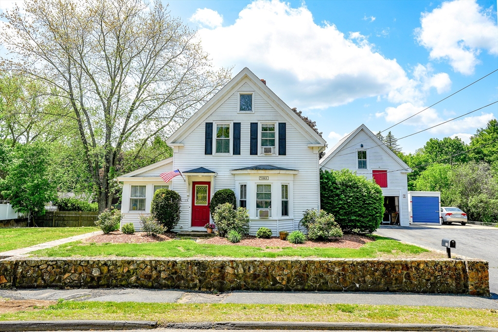 170 Hopedale St, Hopedale, Massachusetts, 3 Bedrooms Bedrooms, 6 Rooms Rooms,2 BathroomsBathrooms,Residential,For Sale,Hopedale St,73523727