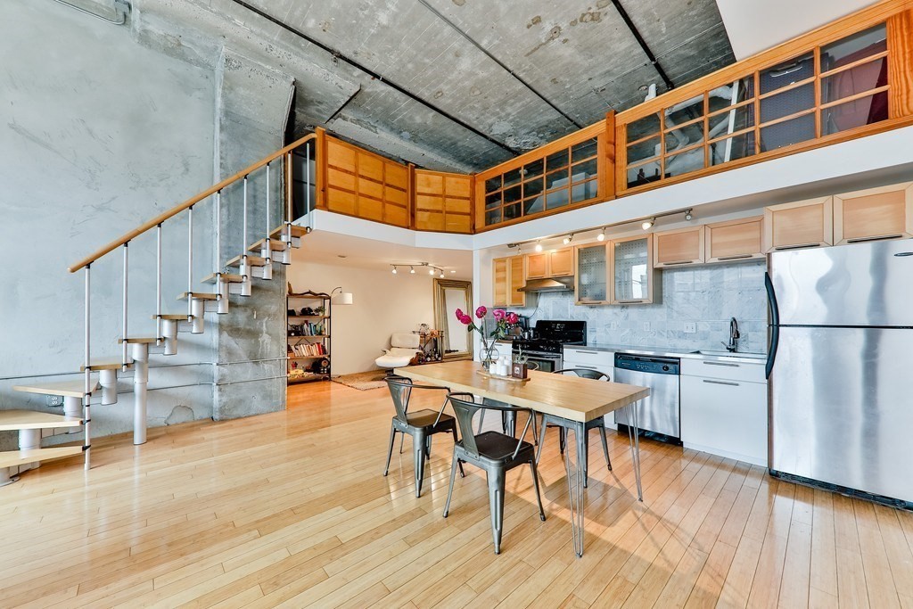 156 Porter St, Boston, Massachusetts, 1 Bedroom Bedrooms, 2 Rooms Rooms,1 BathroomBathrooms,Residential Lease,For Rent,Porter St,73523948