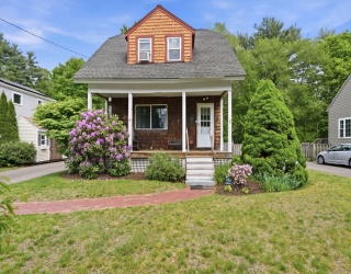 13 Clapp Rd, Hanover, Massachusetts, 2 Bedrooms Bedrooms, 5 Rooms Rooms,1.5 BathroomsBathrooms,Residential,For Sale,Clapp Rd,73523942