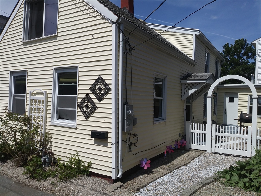 4 Lewis Ct, Gloucester, Massachusetts, 3 Bedrooms Bedrooms, 7 Rooms Rooms,1 BathroomBathrooms,Residential,For Sale,Lewis Ct,73523756