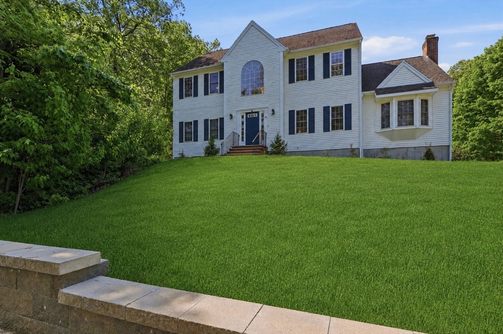 61 Indian Head Road, Framingham, Massachusetts, 3 Bedrooms Bedrooms, 8 Rooms Rooms,2.5 BathroomsBathrooms,Residential,For Sale,Indian Head Road,73523976