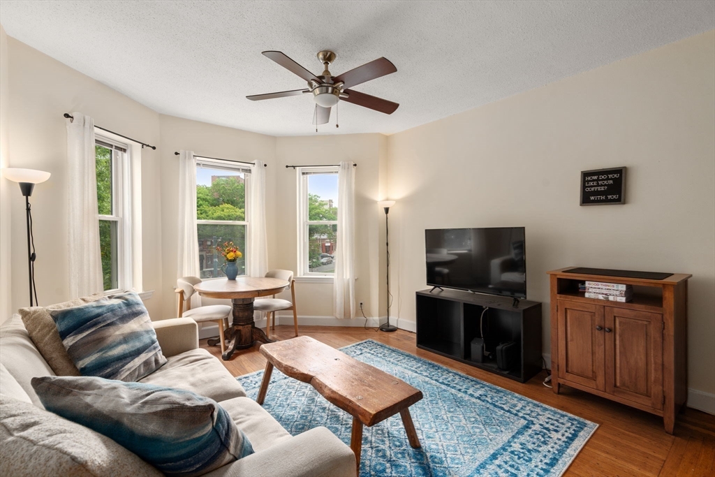 1419 Commonwealth Ave., Boston, Massachusetts, 2 Bedrooms Bedrooms, 4 Rooms Rooms,1 BathroomBathrooms,Residential,For Sale,Commonwealth Ave.,73523796