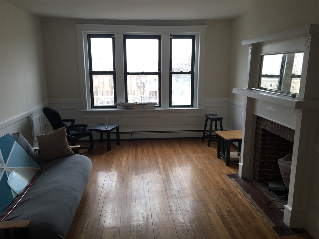 1680 Commonwealth Ave, Boston, Massachusetts, 4 Bedrooms Bedrooms, 6 Rooms Rooms,1 BathroomBathrooms,Residential Lease,For Rent,Commonwealth Ave,73523803