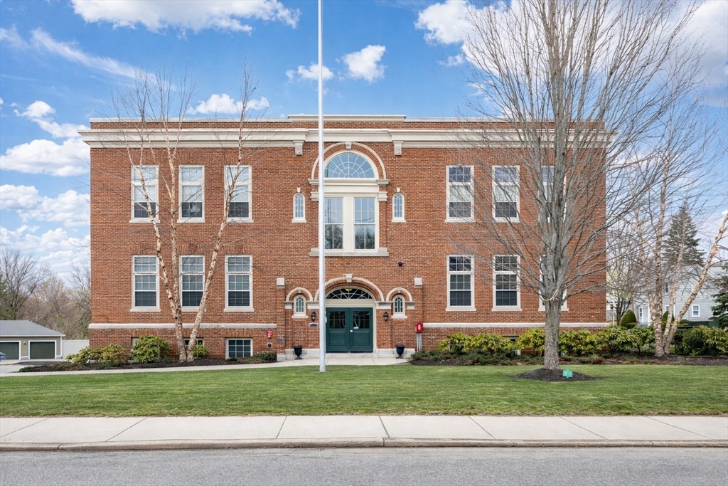 100 Nahant St, Wakefield, Massachusetts, 1 Bedroom Bedrooms, 5 Rooms Rooms,1 BathroomBathrooms,Residential,For Sale,Nahant St,73497199
