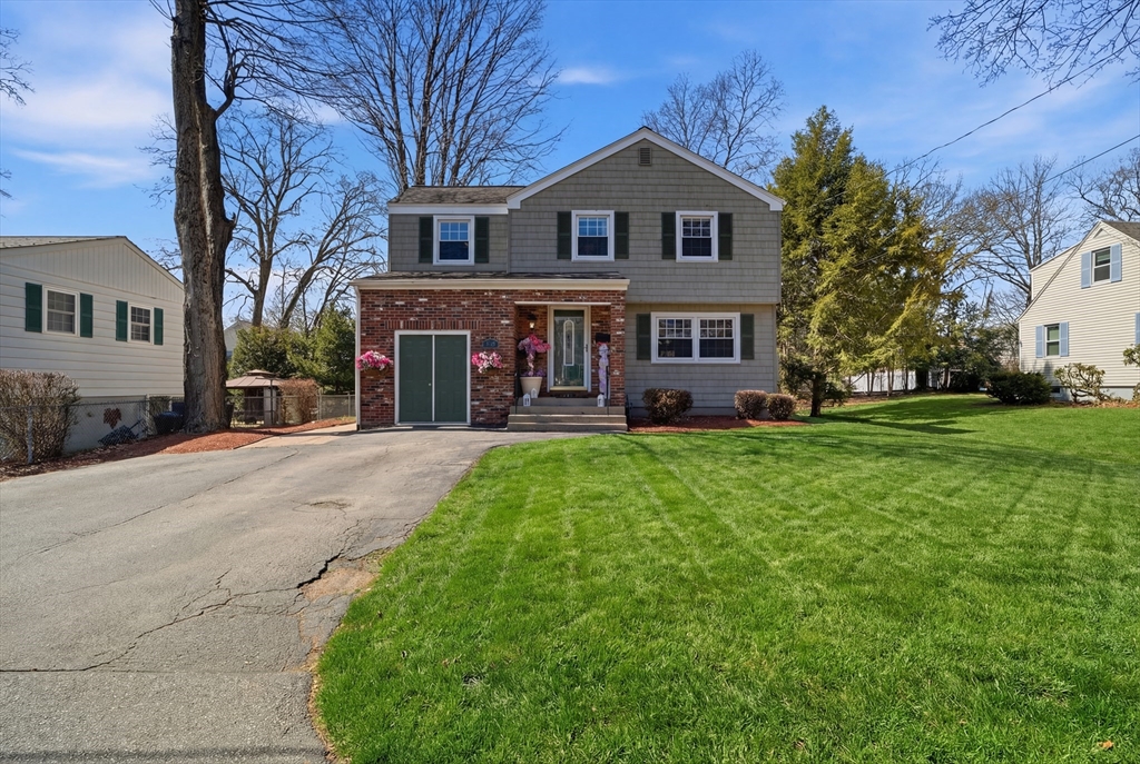 85 Newbury St, Lowell, Massachusetts, 3 Bedrooms Bedrooms, 9 Rooms Rooms,1.5 BathroomsBathrooms,Residential,For Sale,Newbury St,73499047