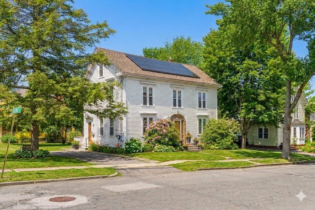 32 Ashland St, Newburyport, Massachusetts, 4 Bedrooms Bedrooms, 8 Rooms Rooms,1.5 BathroomsBathrooms,Residential,For Sale,Ashland St,73503516