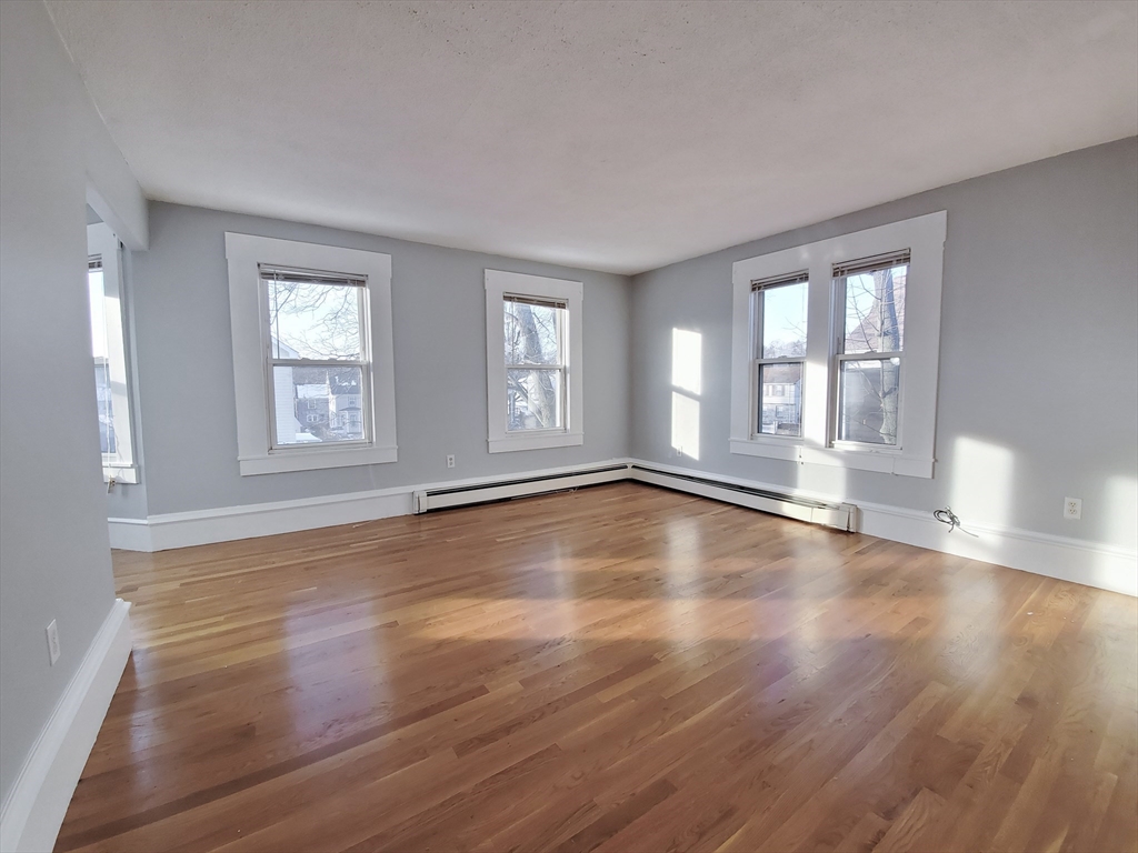 1052 Washington St, Boston, Massachusetts, 3 Bedrooms Bedrooms, 5 Rooms Rooms,1 BathroomBathrooms,Residential Lease,For Rent,Washington St,73486627