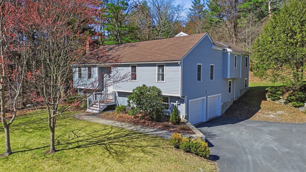 165 Rice Avenue, Northborough, Massachusetts, 4 Bedrooms Bedrooms, 7 Rooms Rooms,2.5 BathroomsBathrooms,Residential,For Sale,Rice Avenue,73501632