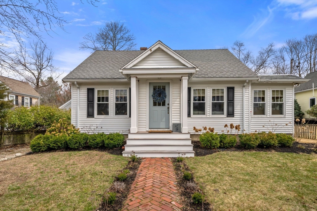 386 Country Way, Scituate, Massachusetts, 4 Bedrooms Bedrooms, 8 Rooms Rooms,2 BathroomsBathrooms,Residential,For Sale,Country Way,73501742