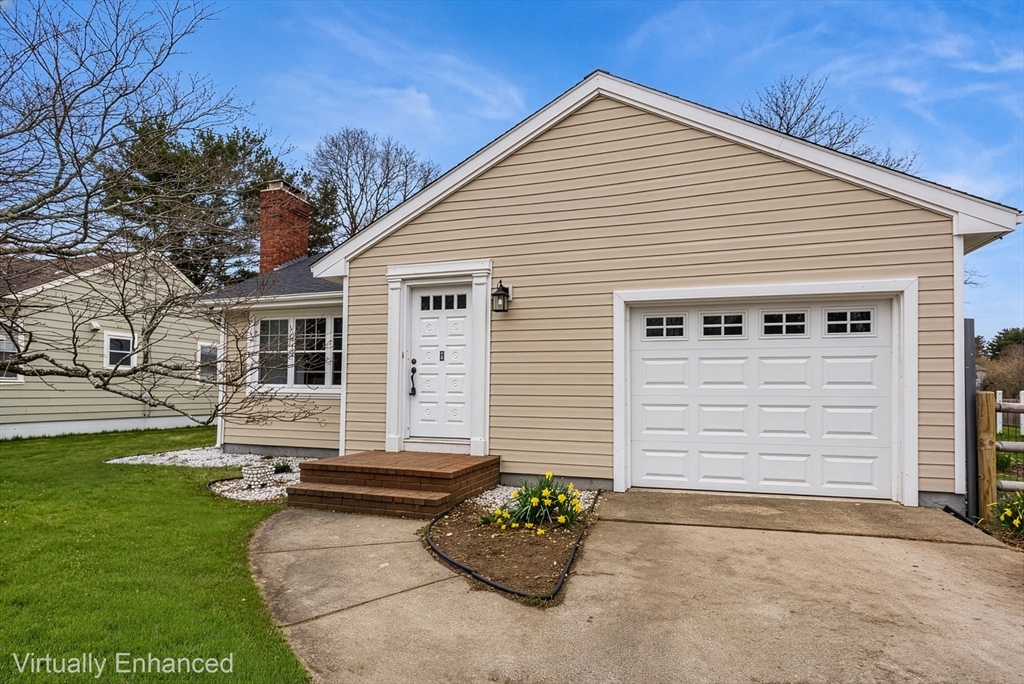 1064 Somerset Ave, Dighton, Massachusetts, 3 Bedrooms Bedrooms, 5 Rooms Rooms,1 BathroomBathrooms,Residential,For Sale,Somerset Ave,73502056