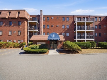 5 Washington St, Reading, Massachusetts, 2 Bedrooms Bedrooms, 4 Rooms Rooms,1 BathroomBathrooms,Residential,For Sale,Washington St,73501658 5 Washington St, Reading, Massachusetts, 2 Bedrooms Bedrooms, 4 Rooms Rooms,1 BathroomBathrooms,Residential,For Sale,Washington St,73501658