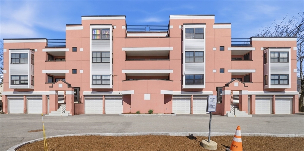 60-R Gibson St, Boston, Massachusetts, 2 Bedrooms Bedrooms, 4 Rooms Rooms,1 BathroomBathrooms,Residential,For Sale,Gibson St,73500533