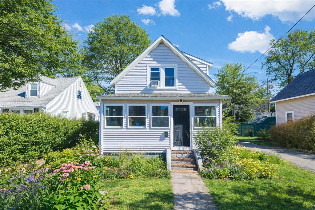 74 Kendall Ave, Framingham, Massachusetts, 3 Bedrooms Bedrooms, 6 Rooms Rooms,1 BathroomBathrooms,Residential,For Sale,Kendall Ave,73500674