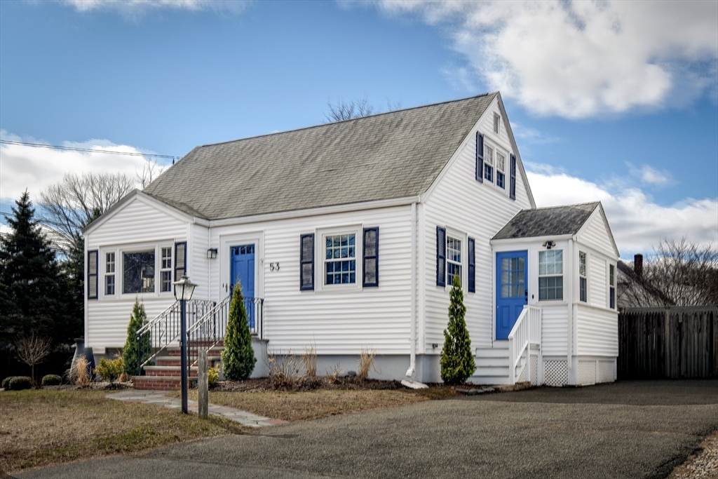 53 Winfield St, Dedham, Massachusetts, 3 Bedrooms Bedrooms, 9 Rooms Rooms,1 BathroomBathrooms,Residential,For Sale,Winfield St,73487686
