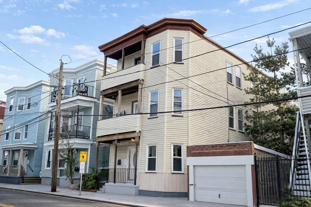 37 Maverick St, Chelsea, Massachusetts, 9 Bedrooms Bedrooms, 15 Rooms Rooms,3 BathroomsBathrooms,Residential Income,For Sale,Maverick St,73485149