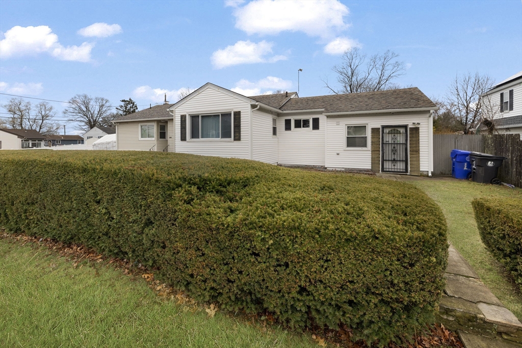 20 Cleveland St, West Warwick, Rhode Island, 4 Bedrooms Bedrooms, 8 Rooms Rooms,2 BathroomsBathrooms,Residential,For Sale,Cleveland St,73491699