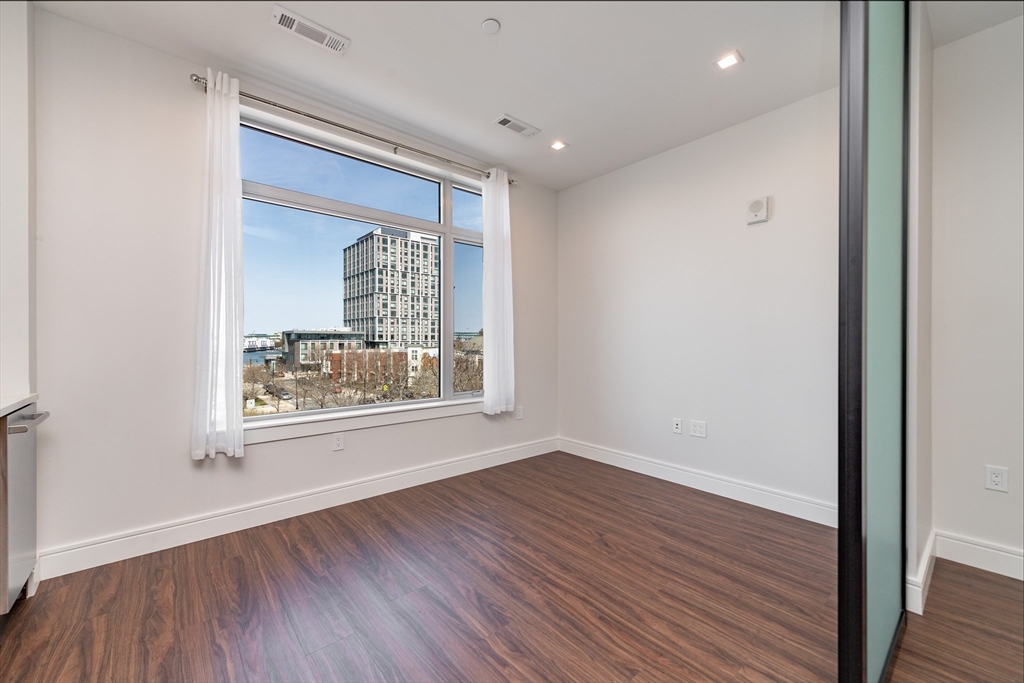 99 Sumner St, Boston, Massachusetts, 1 Bedroom Bedrooms, 3 Rooms Rooms,1 BathroomBathrooms,Residential Lease,For Rent,Sumner St,73521821