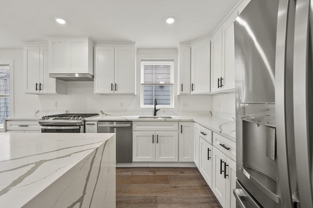 17 Wellington, Somerville, Massachusetts, 4 Bedrooms Bedrooms, 12 Rooms Rooms,3.5 BathroomsBathrooms,Residential Lease,For Rent,Wellington,73523993