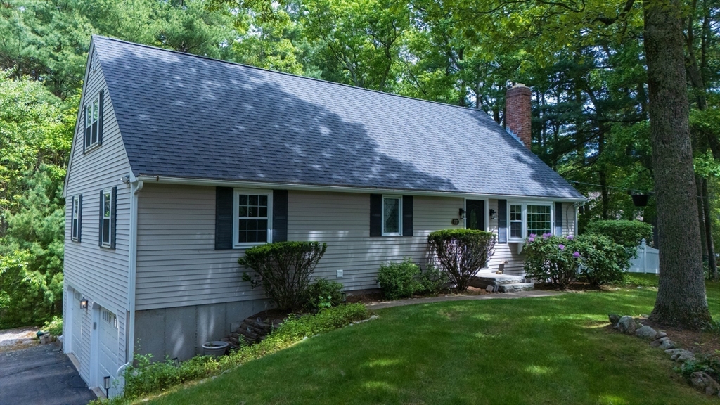 77 Oxbow Dr, Wrentham, Massachusetts, 3 Bedrooms Bedrooms, 8 Rooms Rooms,2.5 BathroomsBathrooms,Residential,For Sale,Oxbow Dr,73524016