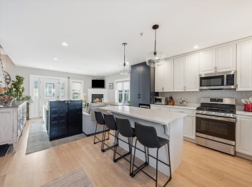 35 Tuckerman Street, Boston, Massachusetts, 3 Bedrooms Bedrooms, 5 Rooms Rooms,2.5 BathroomsBathrooms,Residential,For Sale,Tuckerman Street,73496679