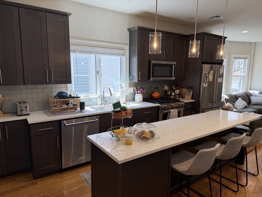 440 Windsor Street, Cambridge, Massachusetts, 3 Bedrooms Bedrooms, 5 Rooms Rooms,2 BathroomsBathrooms,Residential Lease,For Rent,Windsor Street,73524054