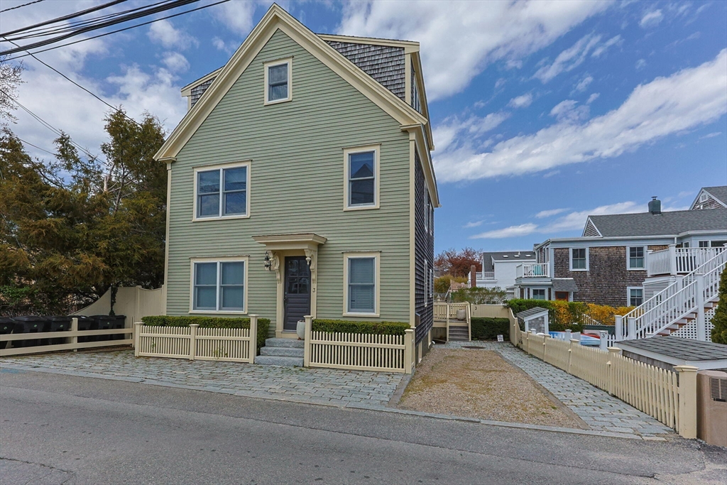 3 Franklin Street, Provincetown, Massachusetts, 2 Bedrooms Bedrooms, 4 Rooms Rooms,1 BathroomBathrooms,Residential,For Sale,Franklin Street,73524095