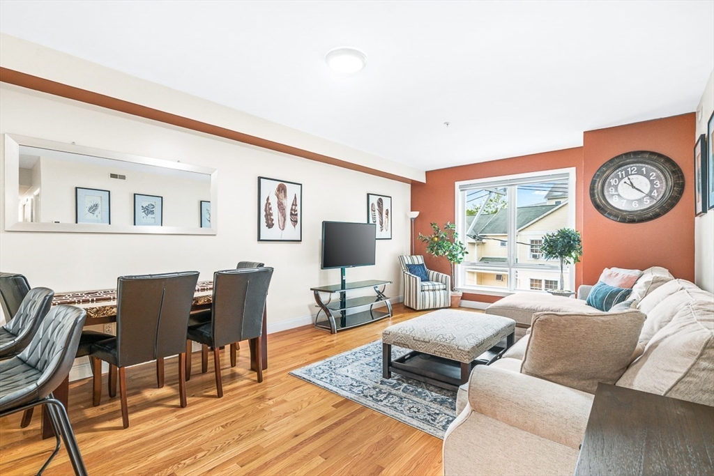 15 Guild St, Boston, Massachusetts, 2 Bedrooms Bedrooms, 6 Rooms Rooms,2 BathroomsBathrooms,Residential,For Sale,Guild St,73524107