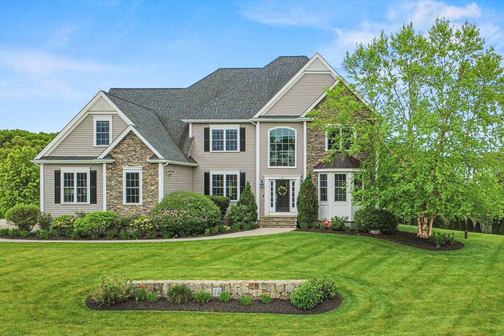 14 Amber Dr, Wrentham, Massachusetts, 4 Bedrooms Bedrooms, 9 Rooms Rooms,4.5 BathroomsBathrooms,Residential,For Sale,Amber Dr,73524112