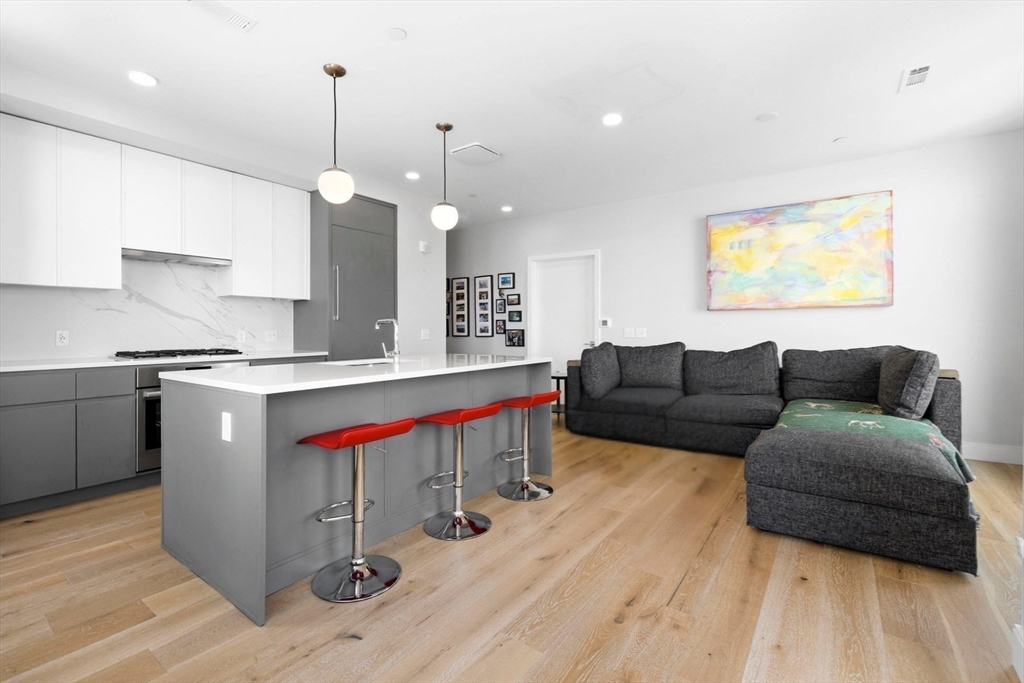 191 Washington St, Boston, Massachusetts, 2 Bedrooms Bedrooms, 5 Rooms Rooms,2 BathroomsBathrooms,Residential Lease,For Rent,Washington St,73524077