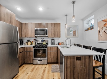 211 West 9th, Boston, Massachusetts, 4 Bedrooms Bedrooms, 5 Rooms Rooms,2 BathroomsBathrooms,Residential Lease,For Rent,West 9th,73519572