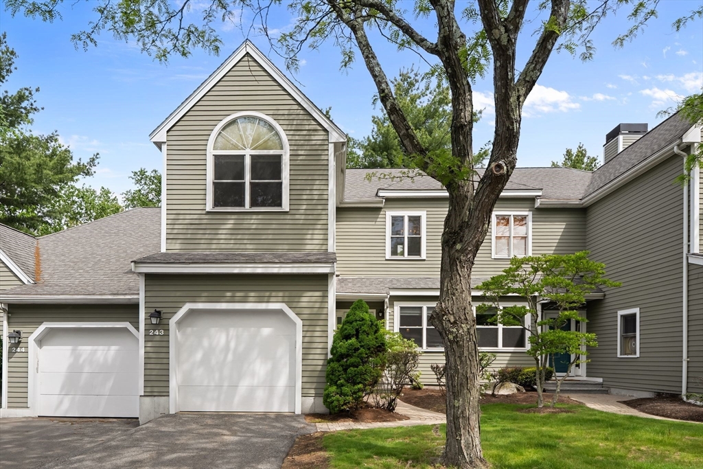243 Bishops Forest Dr, Waltham, Massachusetts, 3 Bedrooms Bedrooms, 7 Rooms Rooms,3.5 BathroomsBathrooms,Residential,For Sale,Bishops Forest Dr,73524261