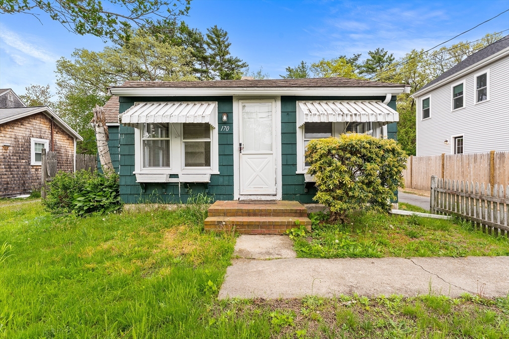 170 Wareham Rd, Marion, Massachusetts, 3 Bedrooms Bedrooms, 5 Rooms Rooms,1 BathroomBathrooms,Residential,For Sale,Wareham Rd,73524163