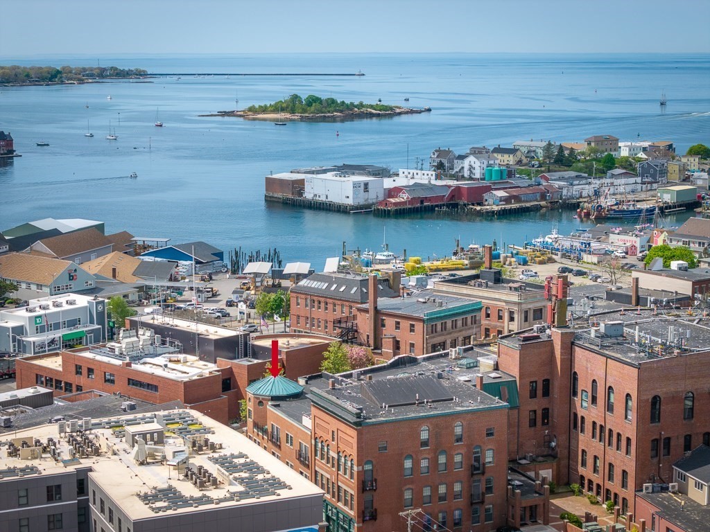196 Main Street, Gloucester, Massachusetts, 2 Bedrooms Bedrooms, 4 Rooms Rooms,2.5 BathroomsBathrooms,Residential,For Sale,Main Street,73524151