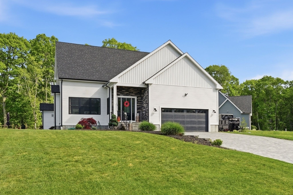 193 Tess Abigail Lane, Swansea, Massachusetts, 4 Bedrooms Bedrooms, 8 Rooms Rooms,2.5 BathroomsBathrooms,Residential,For Sale,Tess Abigail Lane,73524070
