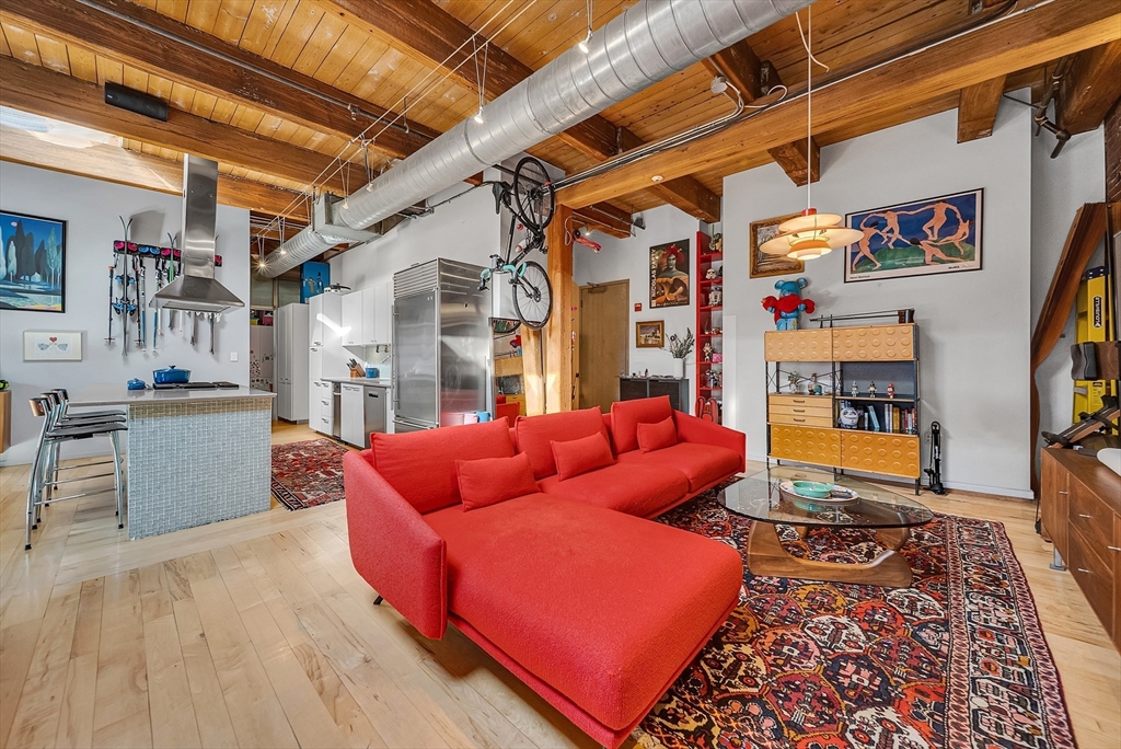 21 Wormwood St, Boston, Massachusetts, 2 Bedrooms Bedrooms, 3 Rooms Rooms,1 BathroomBathrooms,Residential,For Sale,Wormwood St,73524354