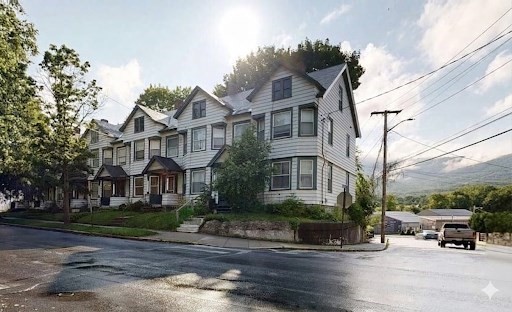 48 Summer St, Adams, Massachusetts, 3 Bedrooms Bedrooms, 6 Rooms Rooms,1 BathroomBathrooms,Residential,For Sale,Summer St,73524133