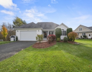 3085 Hunters Hill Dr, Dighton, Massachusetts, 2 Bedrooms Bedrooms, 5 Rooms Rooms,2 BathroomsBathrooms,Residential,For Sale,Hunters Hill Dr,73524358
