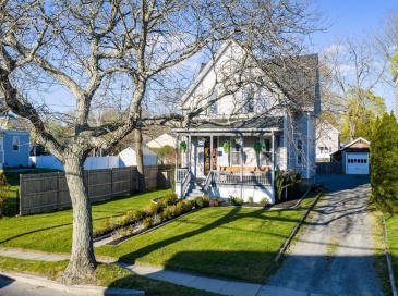 151 Main St, Fairhaven, Massachusetts, 4 Bedrooms Bedrooms, 9 Rooms Rooms,2 BathroomsBathrooms,Residential,For Sale,Main St,73507399