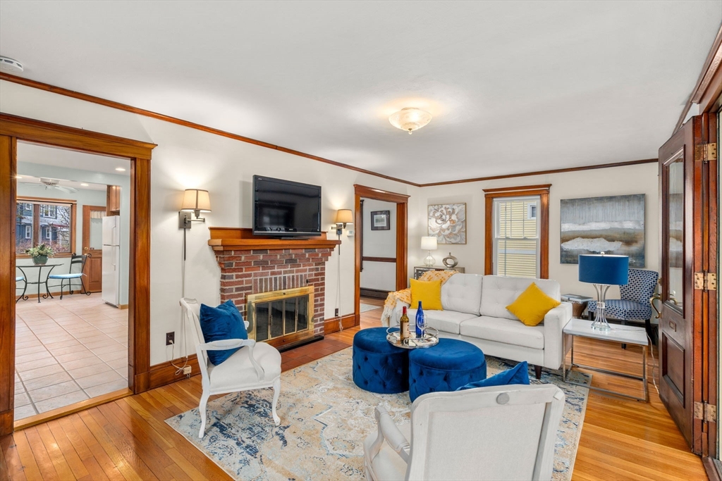 10 Dow Ave, Arlington, Massachusetts, 3 Bedrooms Bedrooms, 6 Rooms Rooms,2 BathroomsBathrooms,Residential,For Sale,Dow Ave,73502997