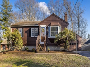 55 Lothrop Road, Reading, Massachusetts, 3 Bedrooms Bedrooms, 5 Rooms Rooms,1 BathroomBathrooms,Residential,For Sale,Lothrop Road,73497606