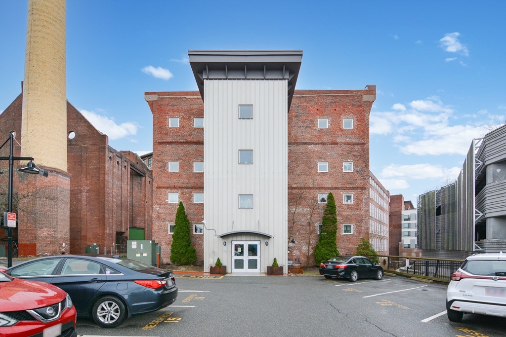 200 Market St, Lowell, Massachusetts, 2 Bedrooms Bedrooms, 4 Rooms Rooms,1 BathroomBathrooms,Residential,For Sale,Market St,73498542