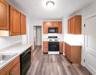 21 Bradwood Street, Boston, Massachusetts, 2 Bedrooms Bedrooms, 5 Rooms Rooms,1 BathroomBathrooms,Residential Lease,For Rent,Bradwood Street,73524203
